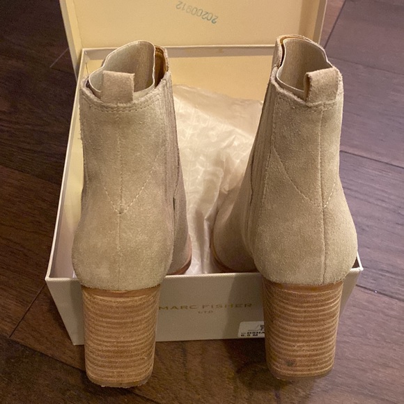 Marc Fisher Oshay Light Gray Suede Ankle Boot - Picture 8 of 10